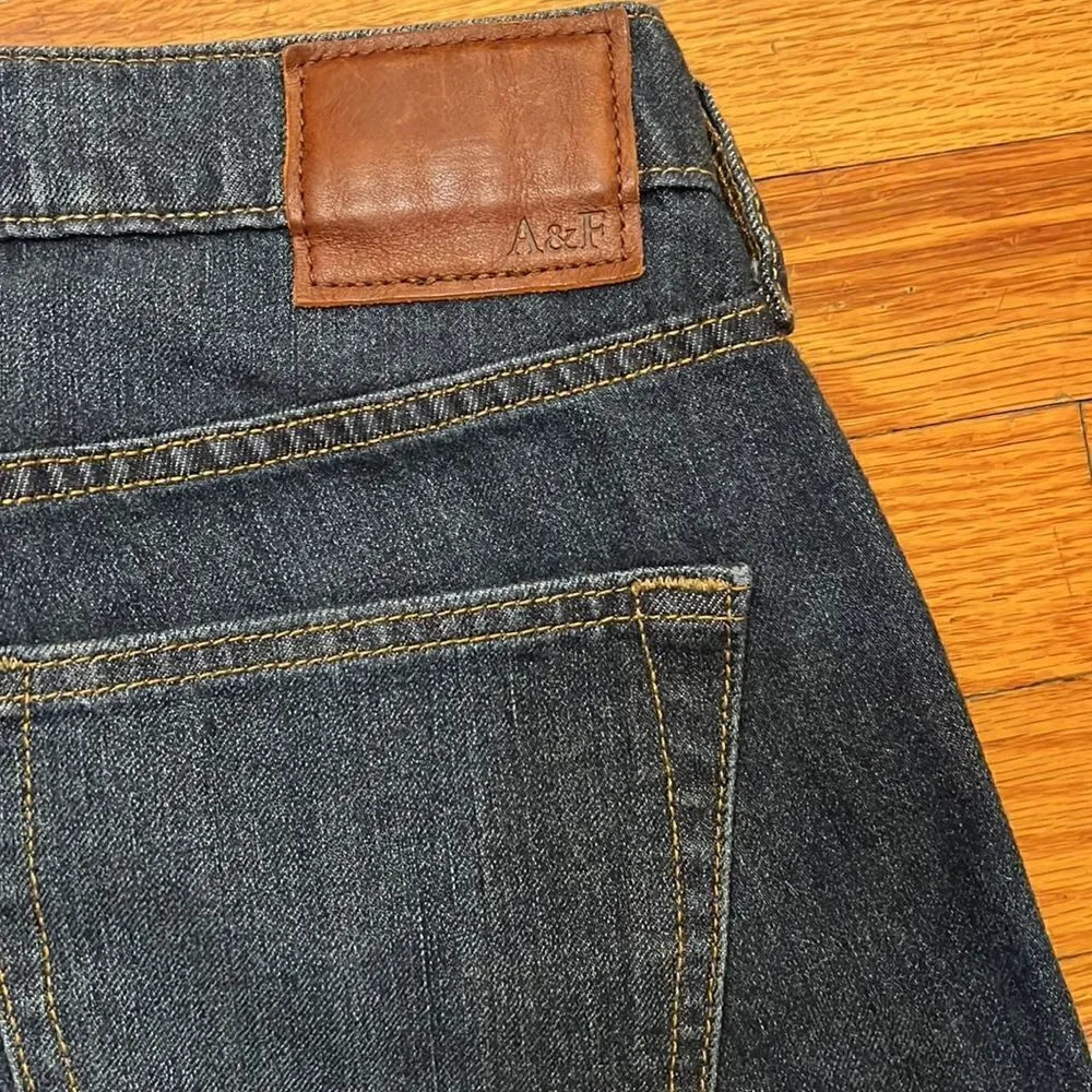 NWT A&F Rustin Cropped Athletic Slim Jeans size 30”‎